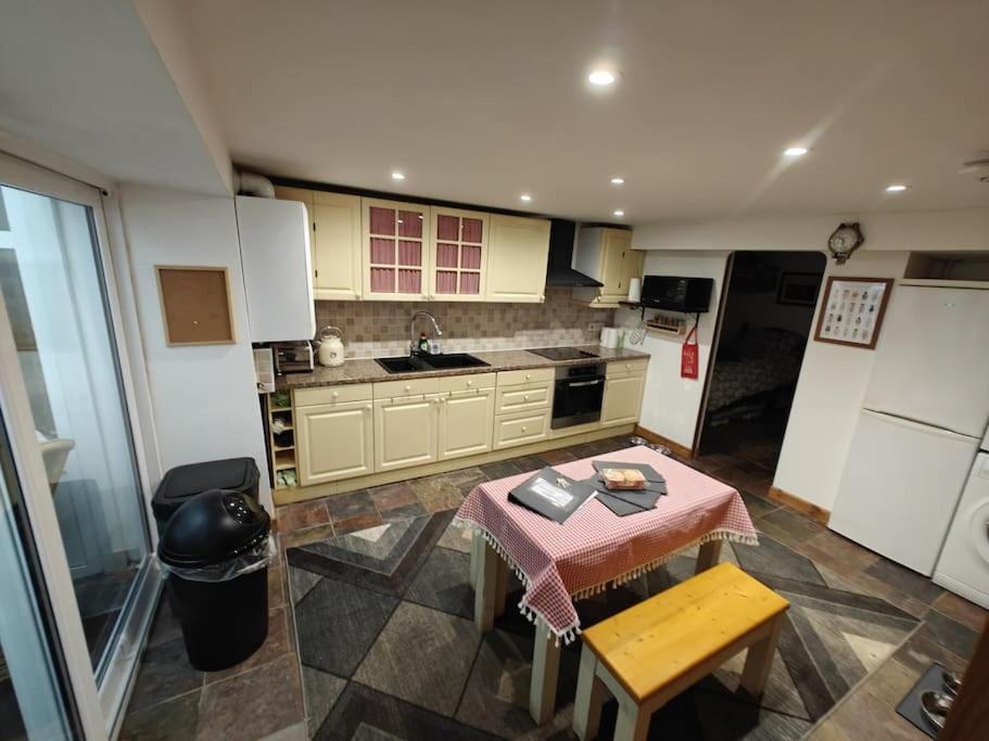Welsh Miners Cottage Four Bedroom House Treherbert Zewnętrze zdjęcie